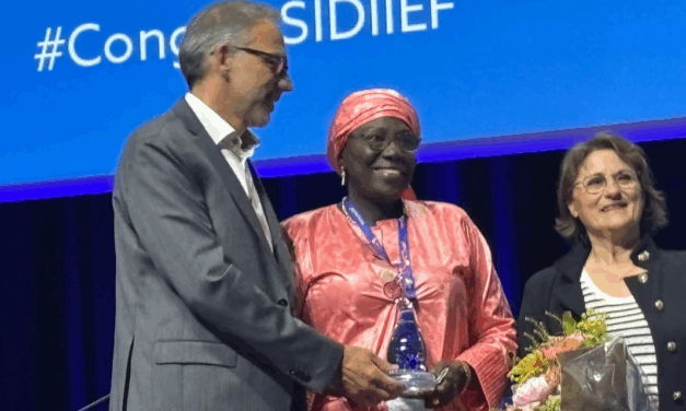 Awa Seck, pionnière des soins communautaires, honorée au Congrès mondial des infirmiers à Lausanne